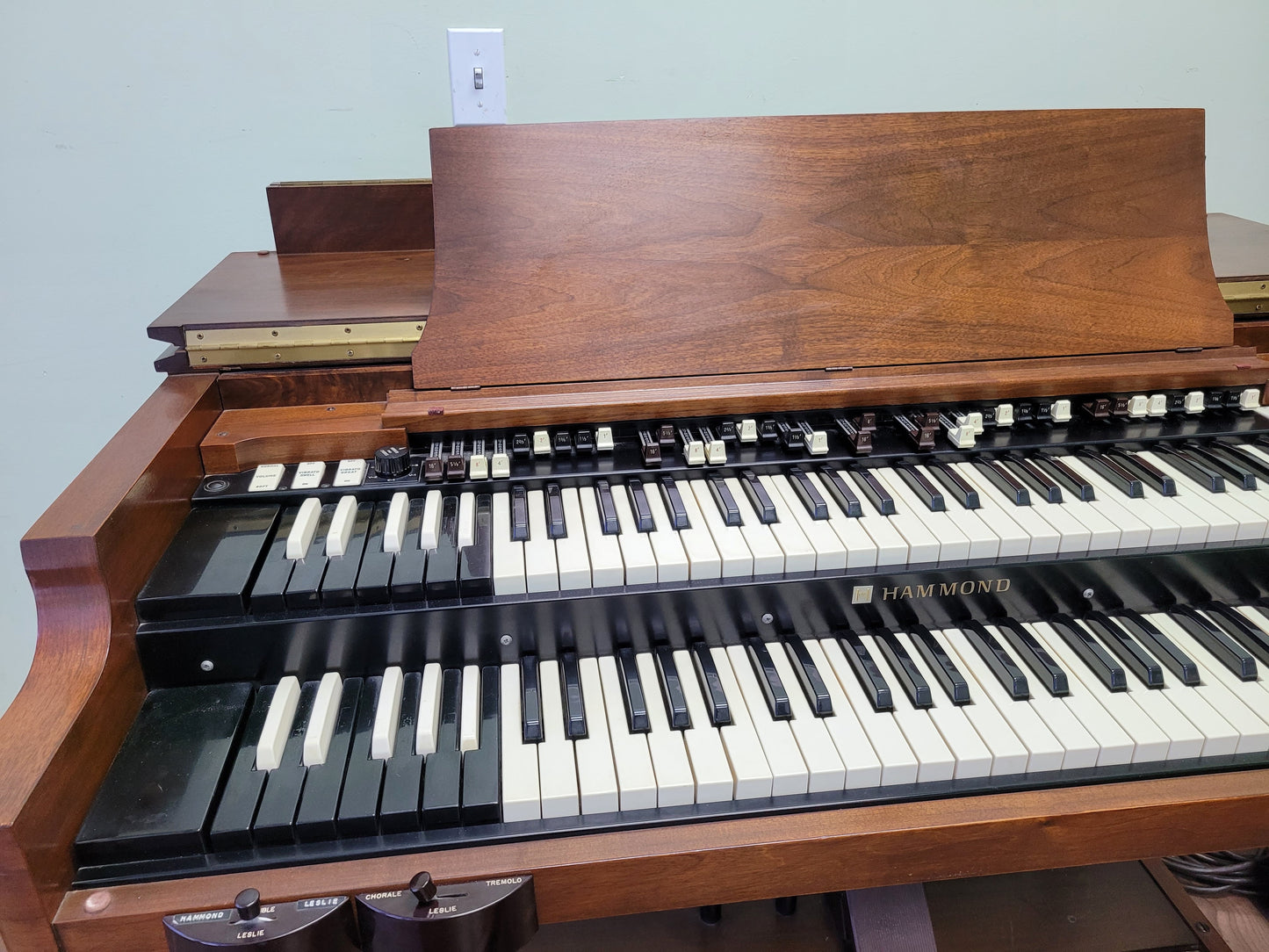 Hammond B3 organ